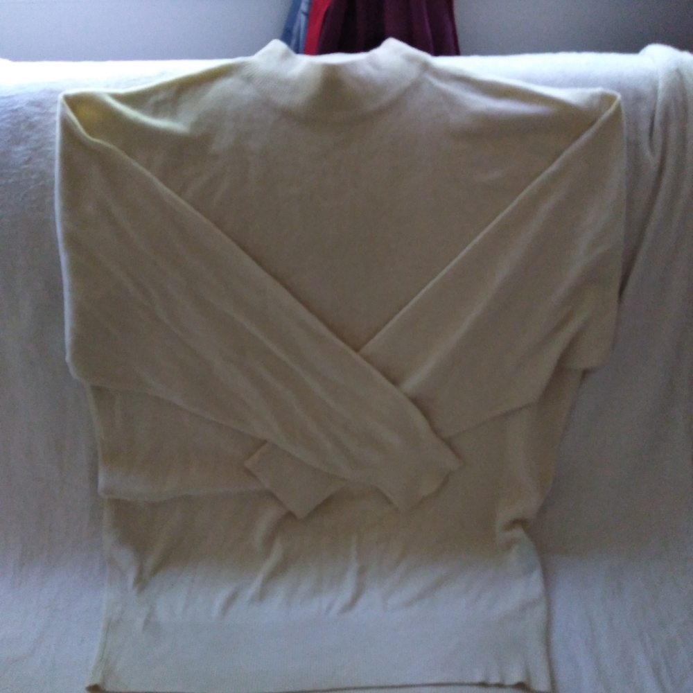 Light sweaters size XL